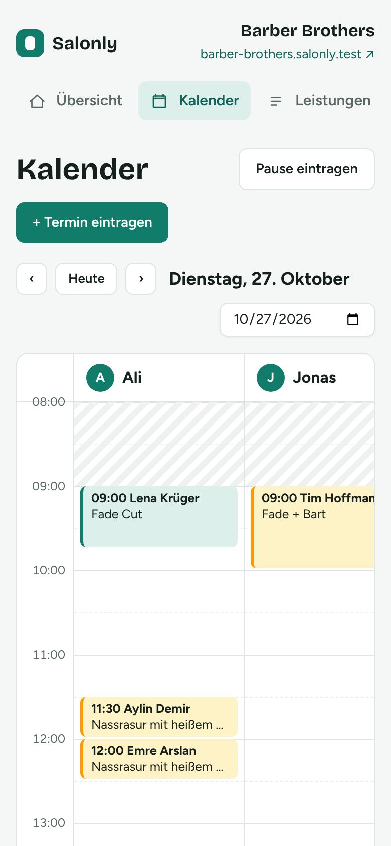 Kalender eines Salons auf dem Handy, mit Terminen von zwei Mitarbeitern